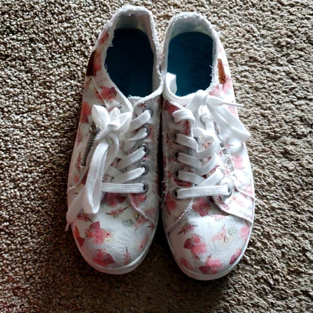 Blowfish Malibu Girls shoes size 7